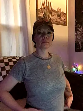 SidneyRaee online show from 11-18-25, 04:44