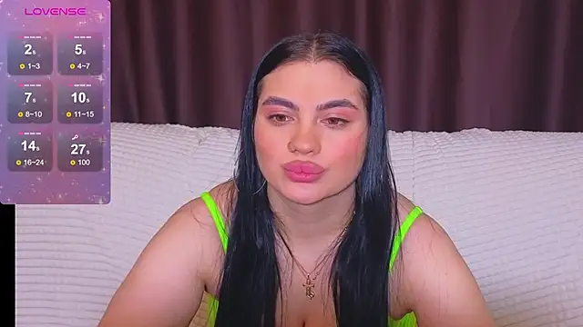 Snapshot of Nikki_Kardashian chatting on 02-06-25, 11:26 Nikki Kardashian online show from 02-06-25, 11:26