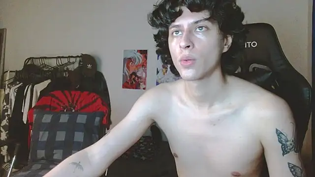 Snapshot of angelitofemboy chatting on 01-27-25, 04:20 angelitofemboy online show from 01-27-25, 04:20