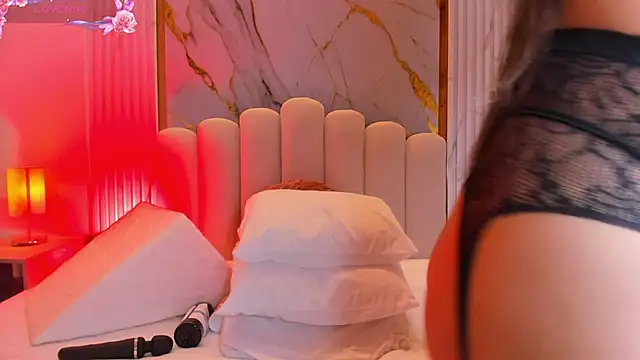 carolriveraa  online show from 03-18-25, 07:53