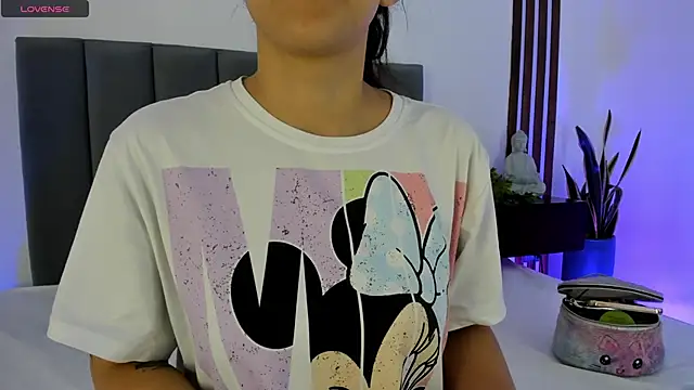 Snapshot of moll1e_ chatting on 03-15-25, 12:02 moll1e online show from 03-15-25, 12:02