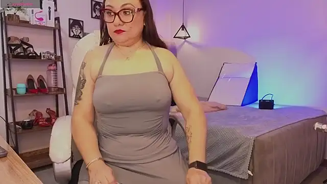 lady nylon  online show from 10-28-25, 12:09