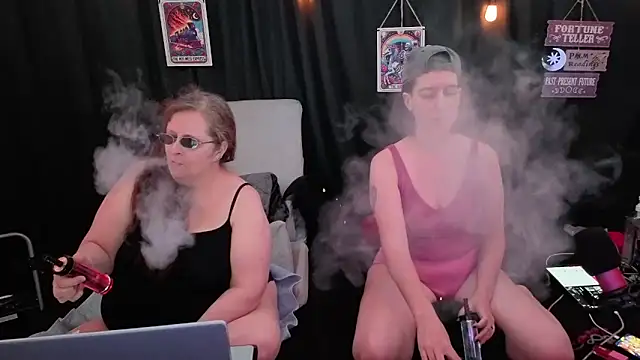 Snapshot of Sexy_Mama-69 chatting on 11-04-25, 10:20 Sexy Mama-69 online show from 11-04-25, 10:20