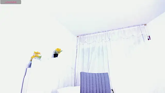 Snapshot of RoxannaBlanche chatting on 02-25-25, 12:34 RoxannaBlanche online show from 02-25-25, 12:34