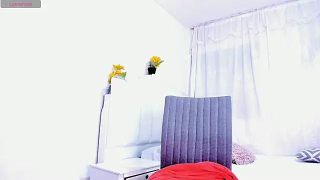 Snapshot of RoxannaBlanche chatting on 03-02-25, 11:29 RoxannaBlanche online show from 03-02-25, 11:29