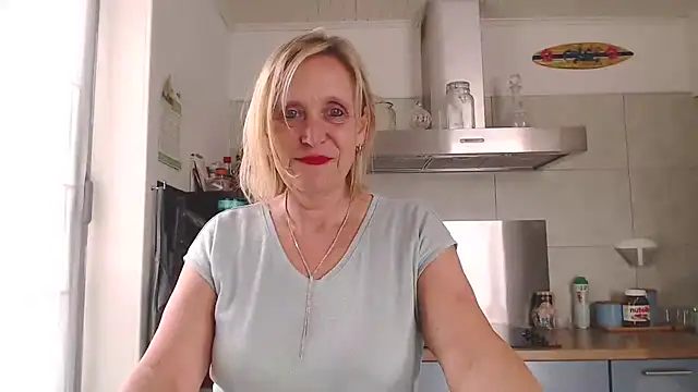 Snapshot of legalyblond chatting on 06-09-26, 08:04 legalyblond online show from 06-09-26, 08:04