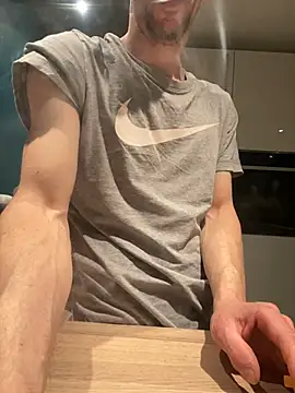 Snapshot of Maxthekid chatting on 03-23-25, 12:04 Maxthekid online show from 03-23-25, 12:04