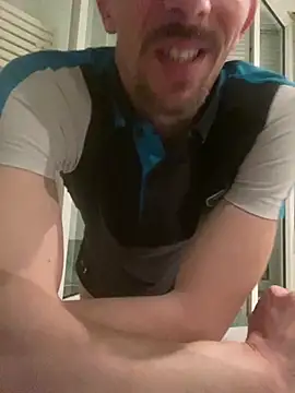 Maxthekid online show from 04-21-26, 01:42