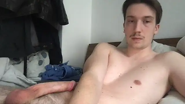 Snapshot of hungandfun05 chatting on 02-24-26, 12:58 hungandfun05 online show from 02-24-26, 12:58