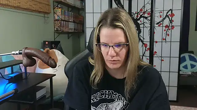 Snapshot of Sarahtineke chatting on 12-16-24, 07:00 Sarahtineke online show from 12-16-24, 07:00