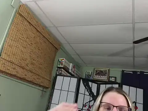 Snapshot of Sarahtineke chatting on 01-12-25, 04:21 Sarahtineke online show from 01-12-25, 04:21