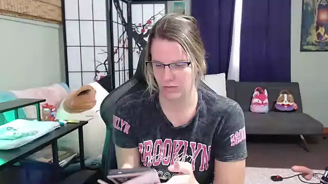 Snapshot of Sarahtineke chatting on 10-22-25, 05:13 Sarahtineke online show from 10-22-25, 05:13