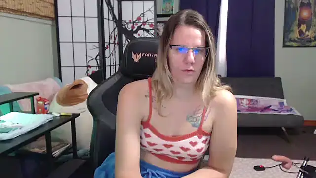 Snapshot of Sarahtineke chatting on 10-24-25, 04:36 Sarahtineke online show from 10-24-25, 04:36