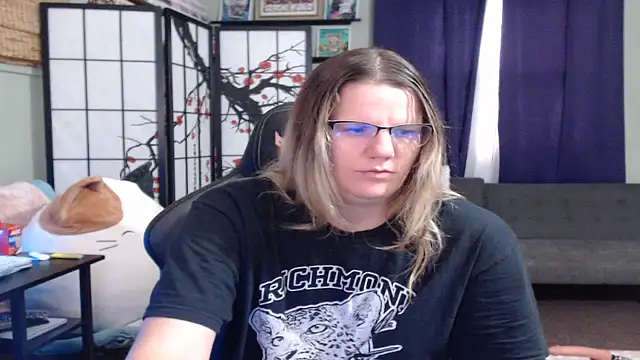 Snapshot of Sarahtineke chatting on 10-31-25, 04:30 Sarahtineke online show from 10-31-25, 04:30