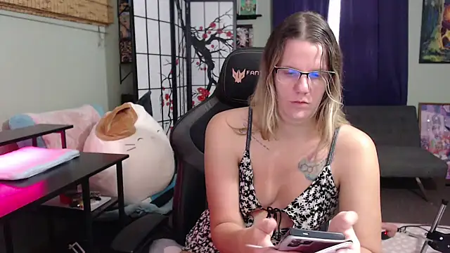 Snapshot of Sarahtineke chatting on 11-04-25, 04:50 Sarahtineke online show from 11-04-25, 04:50