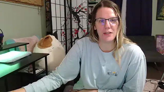 Snapshot of Sarahtineke chatting on 11-10-25, 01:15 Sarahtineke online show from 11-10-25, 01:15