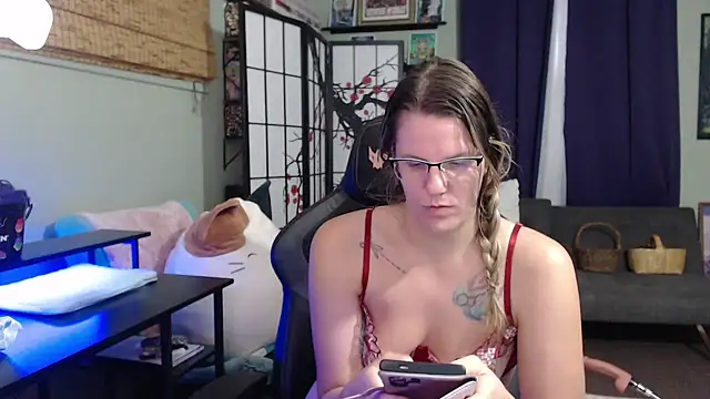 Snapshot of Sarahtineke chatting on 11-19-25, 05:35 Sarahtineke online show from 11-19-25, 05:35