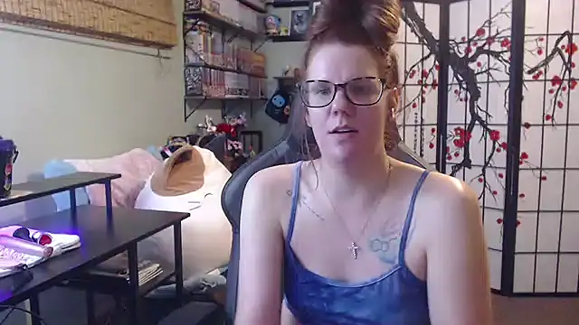 Snapshot of Sarahtineke chatting on 06-11-26, 07:12 Sarahtineke online show from 06-11-26, 07:12
