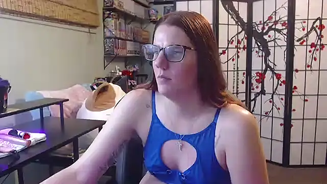 Sarahtineke online show from 06-12-26, 10:19