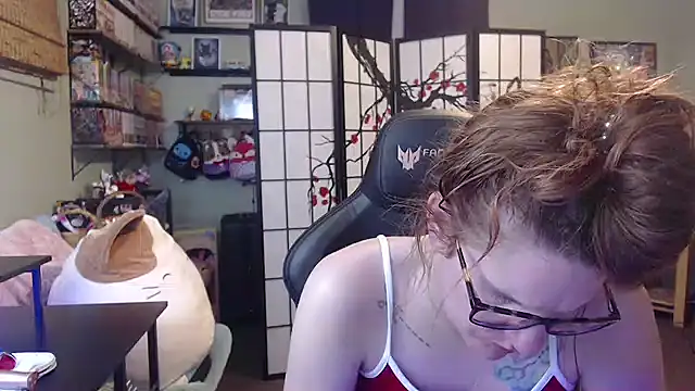 Sarahtineke online show from 07-02-26, 03:23