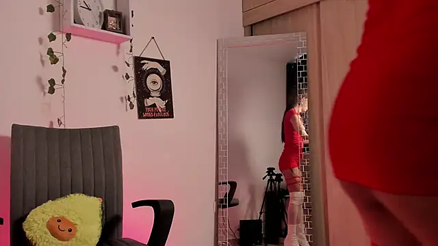 Snapshot of Emperatriiz chatting on 12-24-24, 07:44 Emperatriiz online show from 12-24-24, 07:44