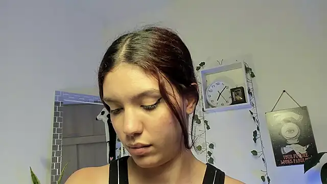 Snapshot of Emperatriiz chatting on 01-11-25, 12:12 Emperatriiz online show from 01-11-25, 12:12