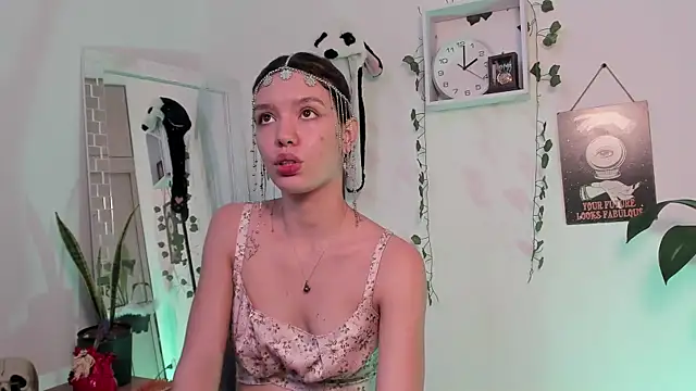 Snapshot of Emperatriiz chatting on 01-20-25, 07:04 Emperatriiz online show from 01-20-25, 07:04