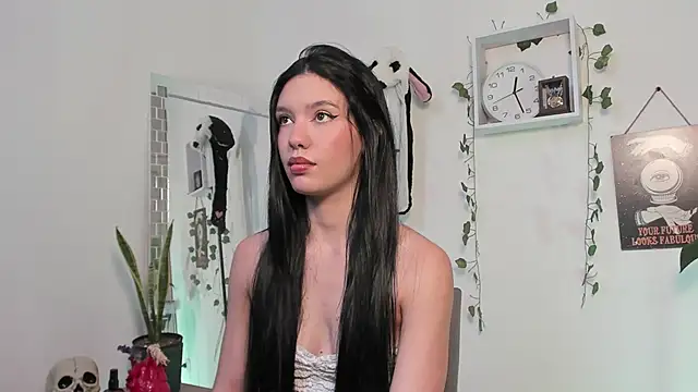 Snapshot of Emperatriiz chatting on 01-25-25, 05:30 Emperatriiz online show from 01-25-25, 05:30