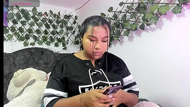 PaulinaSwan online show from 10-29-25, 03:58