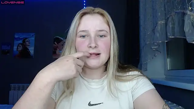 Light Luna online show from 10-24-25, 03:52