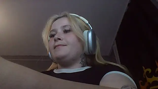 Light Luna online show from 07-15-26, 04:34