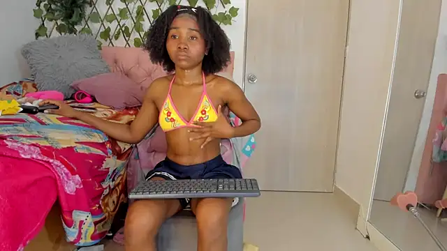 Snapshot of kimmysantoo chatting on 03-08-25, 12:20 kimmysantoo online show from 03-08-25, 12:20