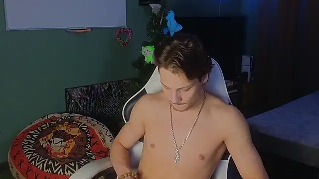 Snapshot of TeddyLiLboy chatting on 01-01-25, 06:27 TeddyLiLboy online show from 01-01-25, 06:27