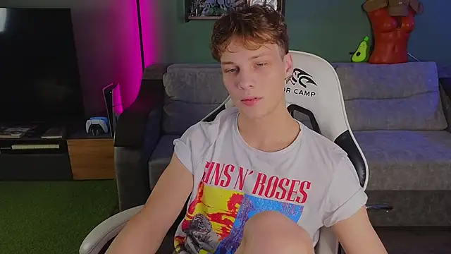 Snapshot of TeddyLiLboy chatting on 11-05-25, 04:29 TeddyLiLboy online show from 11-05-25, 04:29