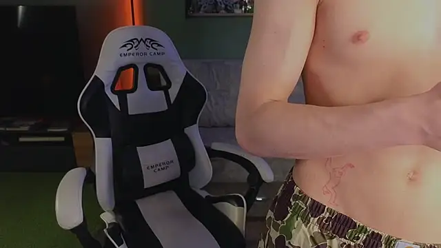 Snapshot of TeddyLiLboy chatting on 12-01-25, 04:56 TeddyLiLboy online show from 12-01-25, 04:56