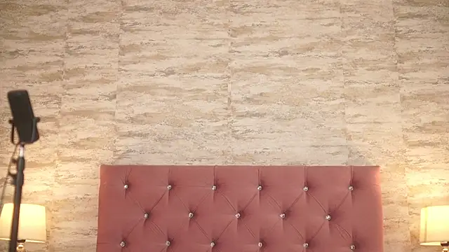 Snapshot of IsabellMendez_ chatting on 01-07-25, 11:24 IsabellMendez online show from 01-07-25, 11:24