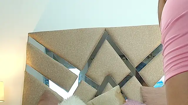 Snapshot of IsabellMendez_ chatting on 03-21-25, 07:02 IsabellMendez online show from 03-21-25, 07:02