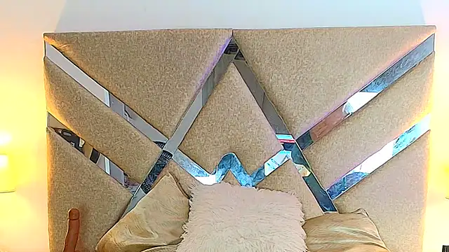 Snapshot of IsabellMendez_ chatting on 09-18-25, 06:43 IsabellMendez online show from 09-18-25, 06:43