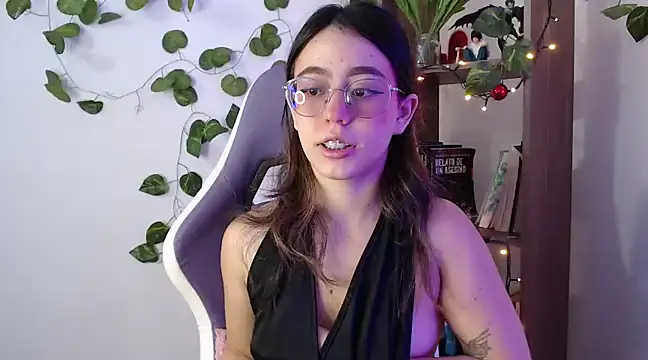 Snapshot of BlairVicent chatting on 02-27-25, 12:02 BlairVicent online show from 02-27-25, 12:02