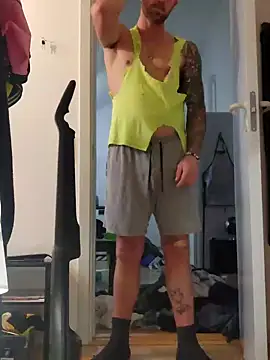 Snapshot of eltoulou chatting on 01-26-25, 02:52 eltoulou online show from 01-26-25, 02:52