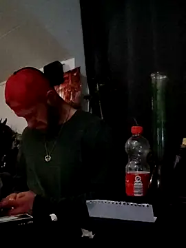 Snapshot of eltoulou chatting on 02-18-25, 08:25 eltoulou online show from 02-18-25, 08:25