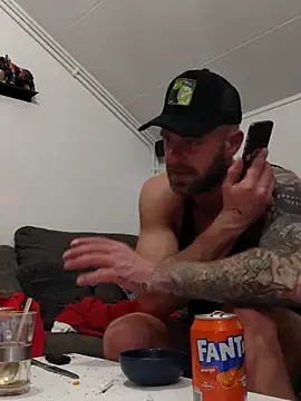 Snapshot of eltoulou chatting on 03-03-25, 08:43 eltoulou online show from 03-03-25, 08:43