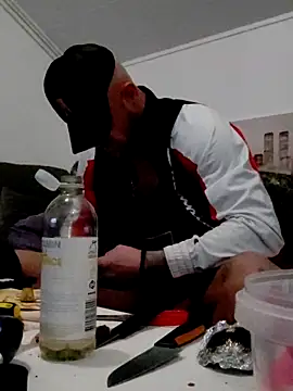 Snapshot of eltoulou chatting on 03-17-25, 10:49 eltoulou online show from 03-17-25, 10:49