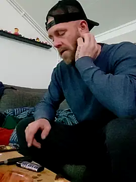 Snapshot of eltoulou chatting on 11-10-25, 07:57 eltoulou online show from 11-10-25, 07:57