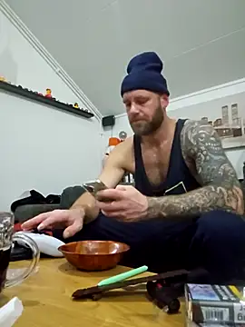 Snapshot of eltoulou chatting on 12-19-25, 08:16 eltoulou online show from 12-19-25, 08:16