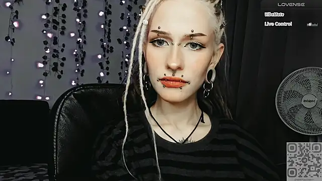 Snapshot of say_mary chatting on 07-20-26, 04:09 say mary online show from 07-20-26, 04:09