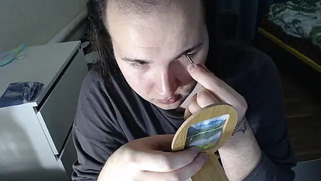 EvaMiron online show from 10-28-25, 03:47