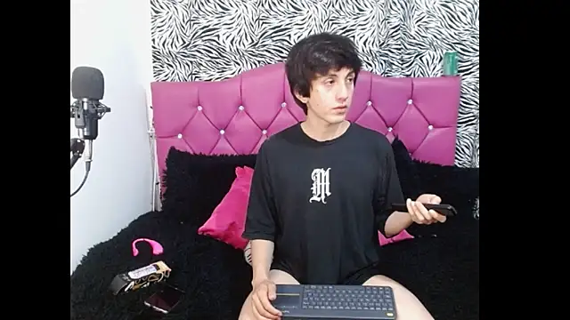 Robinviollet online show from 01-11-26, 04:06