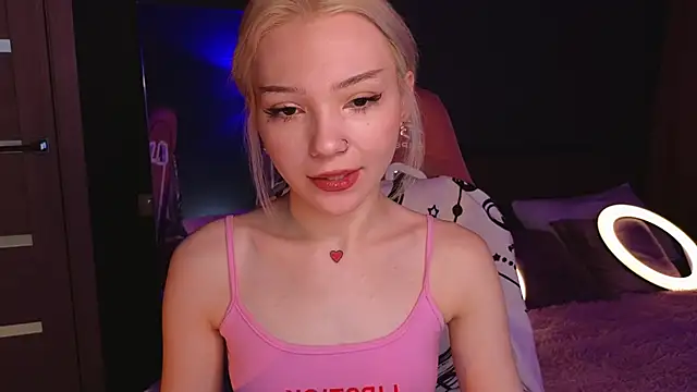 Snapshot of SandraBoyl chatting on 01-20-25, 01:18 SandraBoyl online show from 01-20-25, 01:18