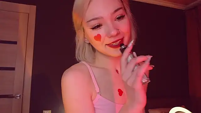 Snapshot of SandraBoyl chatting on 02-11-25, 04:01 SandraBoyl online show from 02-11-25, 04:01